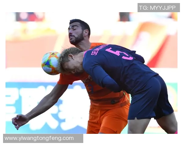 足球明星因不满小孩拍照行为愤怒摔手机引发热议与争议